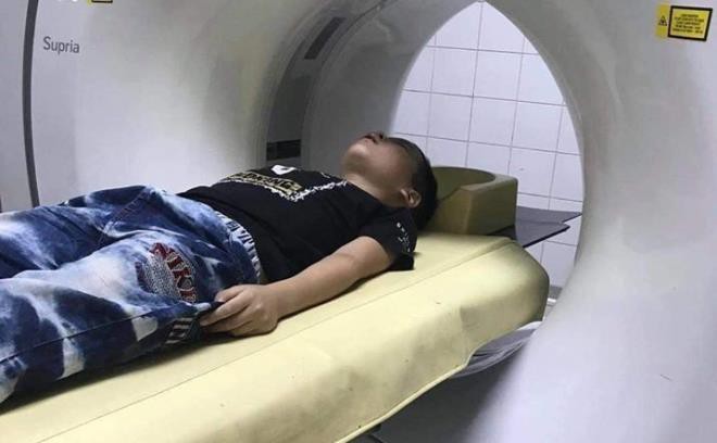 camera ghi lai canh phu huynh hanh hung hoc sinh lop 1 hinh 2