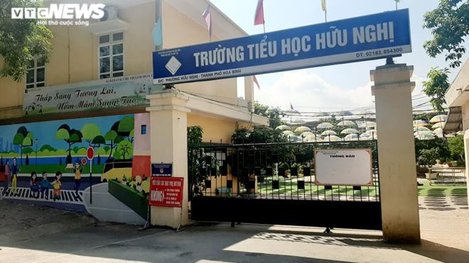 camera ghi lai canh phu huynh hanh hung hoc sinh lop 1 hinh 1
