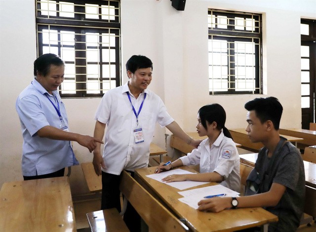 nhung hinh anh an tuong trong 2 ngay thi vao lop 10 thpt tai ha noi hinh 2