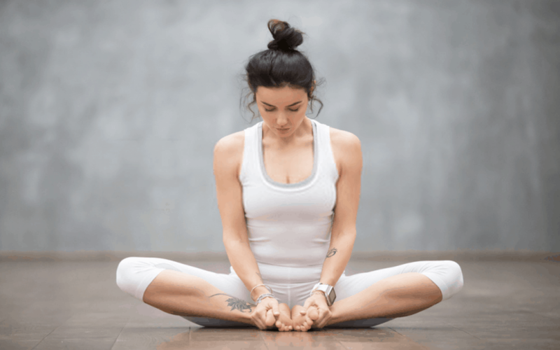 9 bai tap yoga tot cho tu cung hinh 1