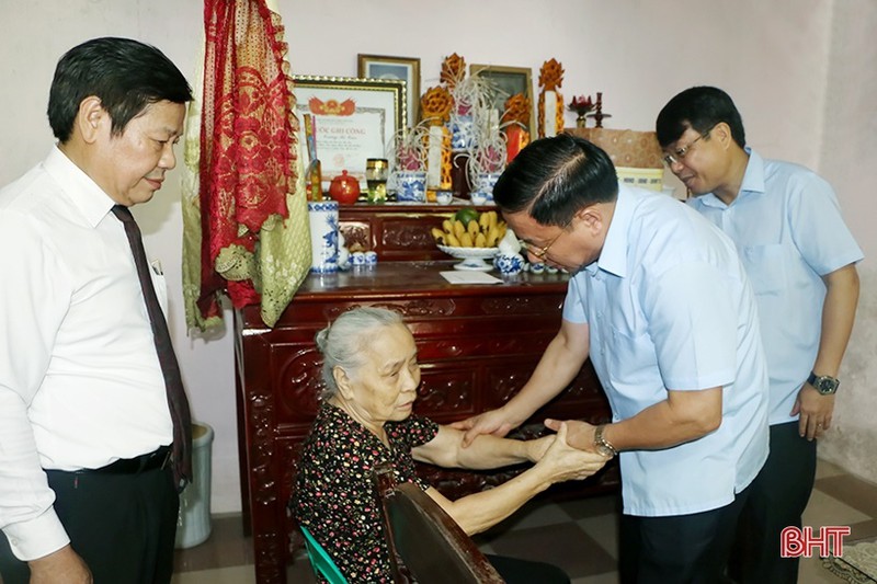 ha tinh dam bao khong con gia dinh chinh sach thuoc dien ngheo  hinh 1