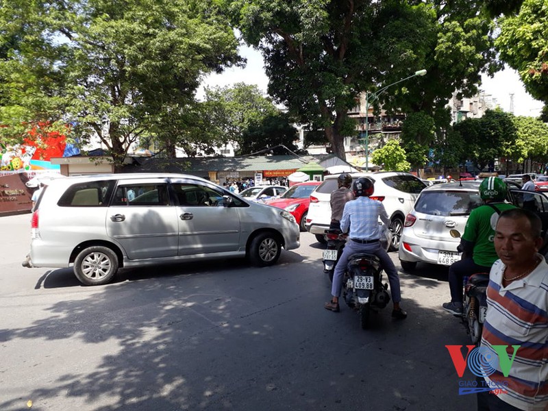 taxi quay kin cong vien 108: xu phat xong... dau lai vao day! hinh 1