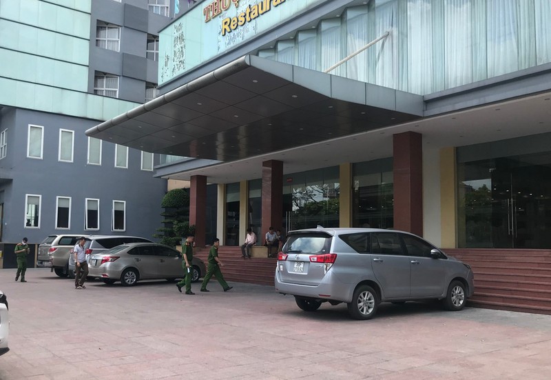 xot xa, be trai 5 tuoi roi tu tang 9 khach san tu vong hinh 1
