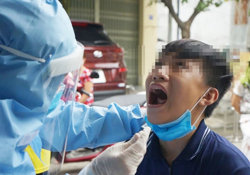 nguoi da nang: "lay mau xet nghiem covid-19 giup chung toi yen tam hon" hinh 5