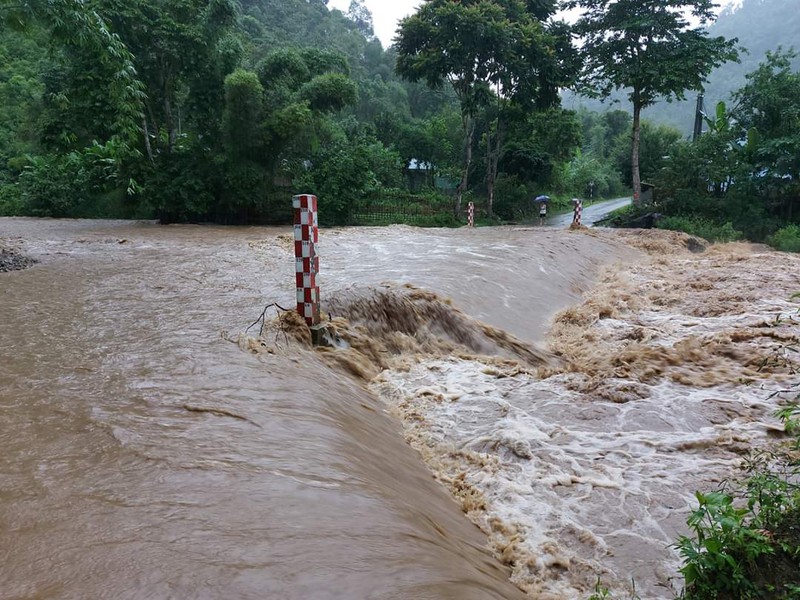 cao bang, bac kan khong de hoc sinh bo thi thpt do mua lu hinh 1