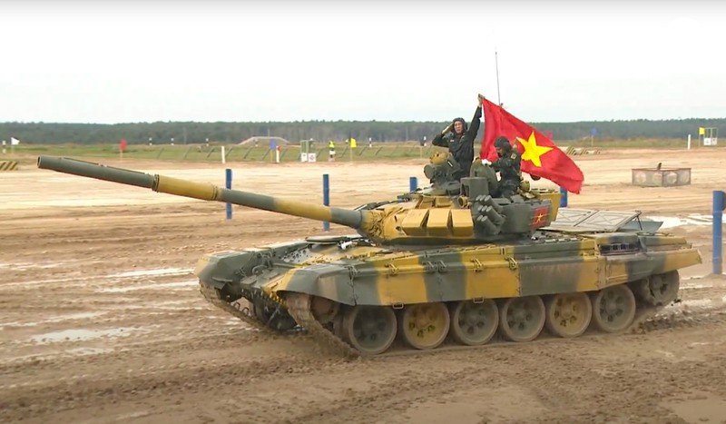 doi tuyen xe tang viet nam ve dich dau tien trong ngay ra quan tai army games hinh 1