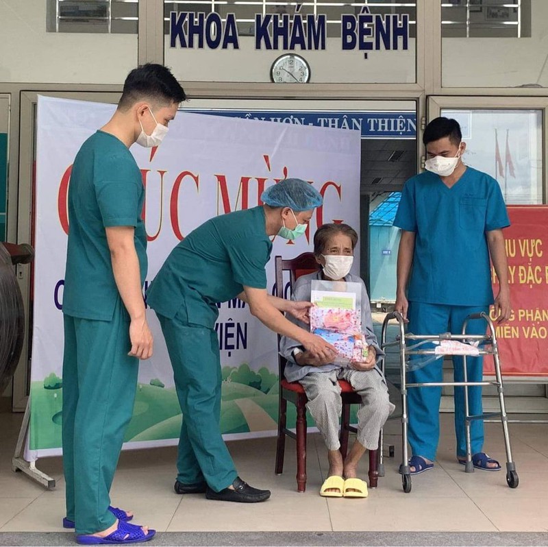 benh nhan ung thu vu, 75 tuoi, duoc dieu tri khoi covid-19 hinh 1