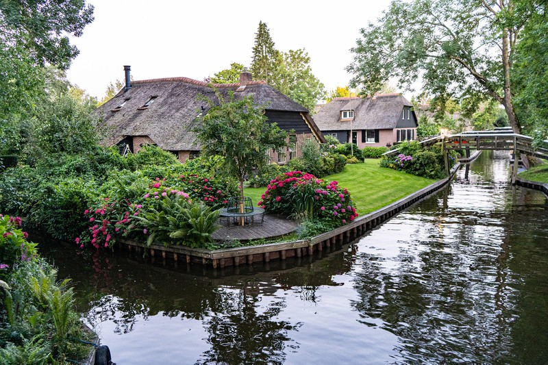 ve dep dac sac cua ngoi lang "co tich" giethoorn giua dich covid-19 hinh 1
