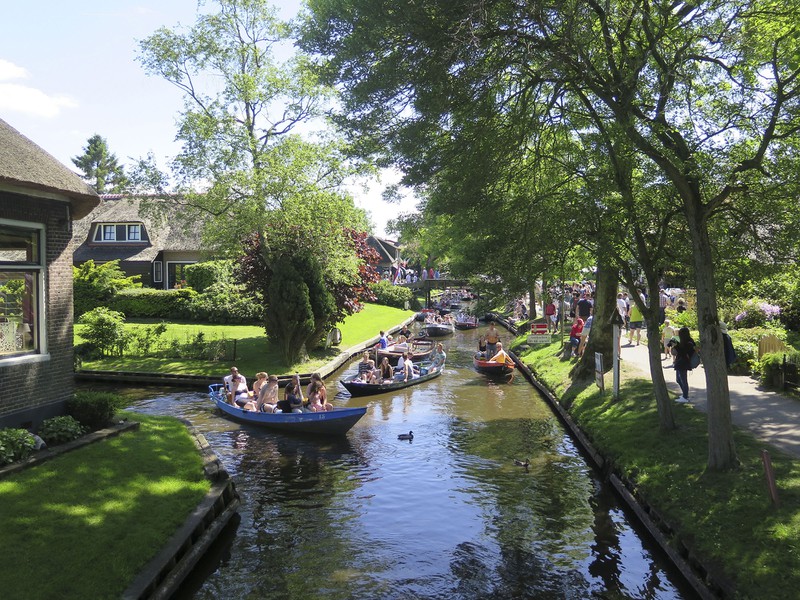 ve dep dac sac cua ngoi lang "co tich" giethoorn giua dich covid-19 hinh 8