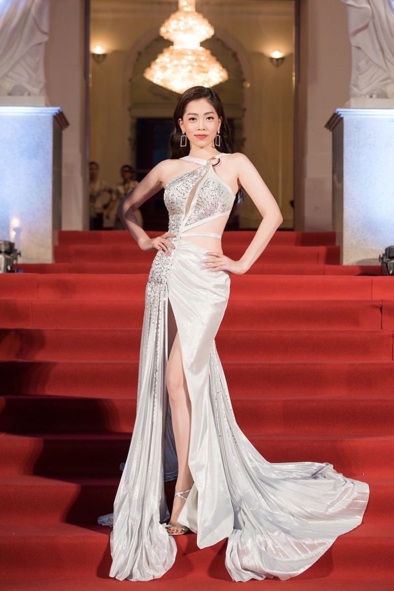 a hau phuong nga sanh doi cung binh an o le trao giai cong hien 2019 hinh 5