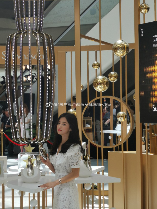 song hye kyo xinh dep rang ro sau khi ly hon voi song joong ki  hinh 10