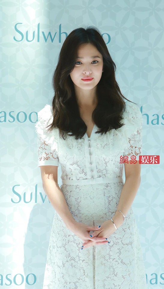 song hye kyo xinh dep rang ro sau khi ly hon voi song joong ki  hinh 2