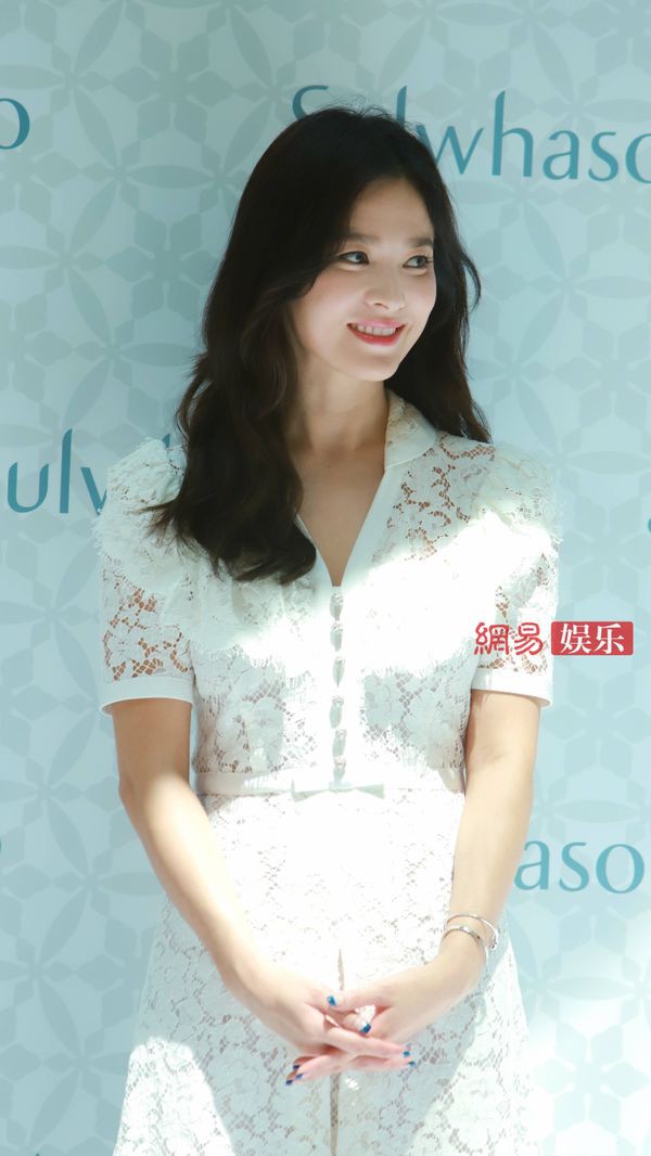 song hye kyo xinh dep rang ro sau khi ly hon voi song joong ki  hinh 6