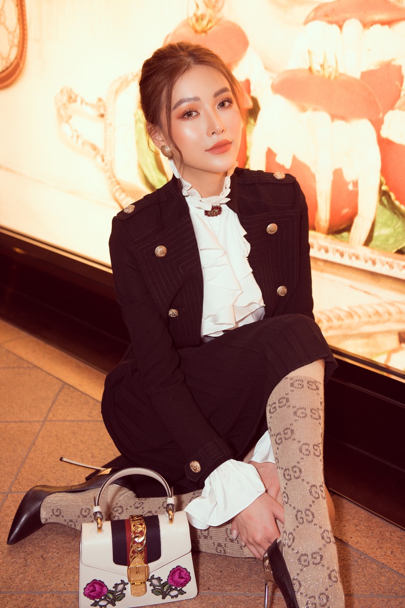 phuong khanh hoa quy co thanh lich day me hoac voi bo trang phuc nua ty hinh 6