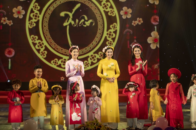 "tieu tam" luong thanh khoe dang diu dang trong bst ao dai ngoc han hinh 2