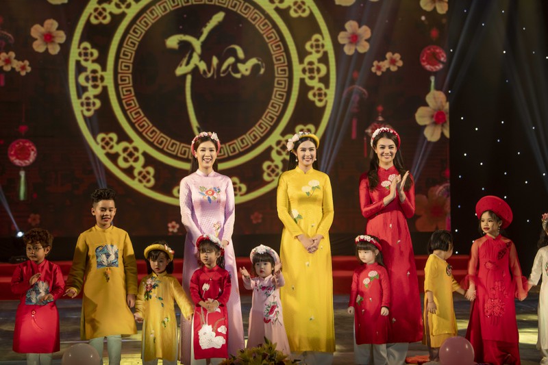 "tieu tam" luong thanh khoe dang diu dang trong bst ao dai ngoc han hinh 1
