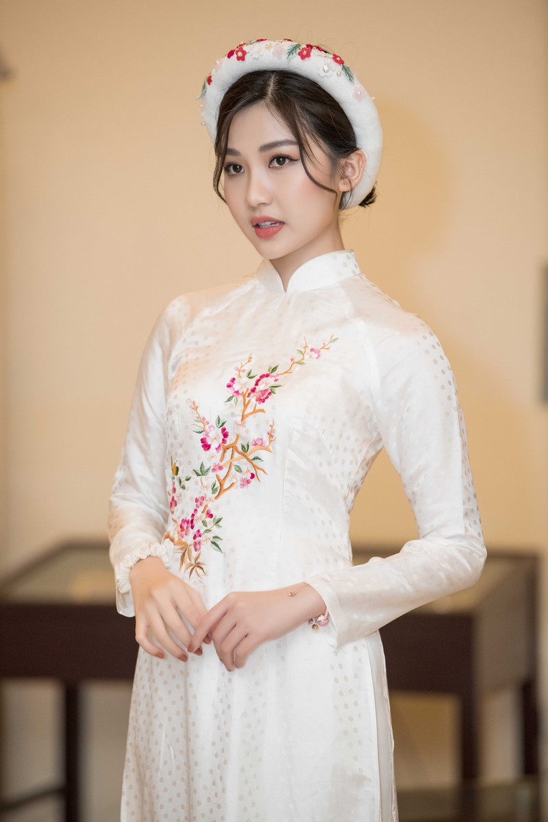 "tieu tam" luong thanh khoe dang diu dang trong bst ao dai ngoc han hinh 10