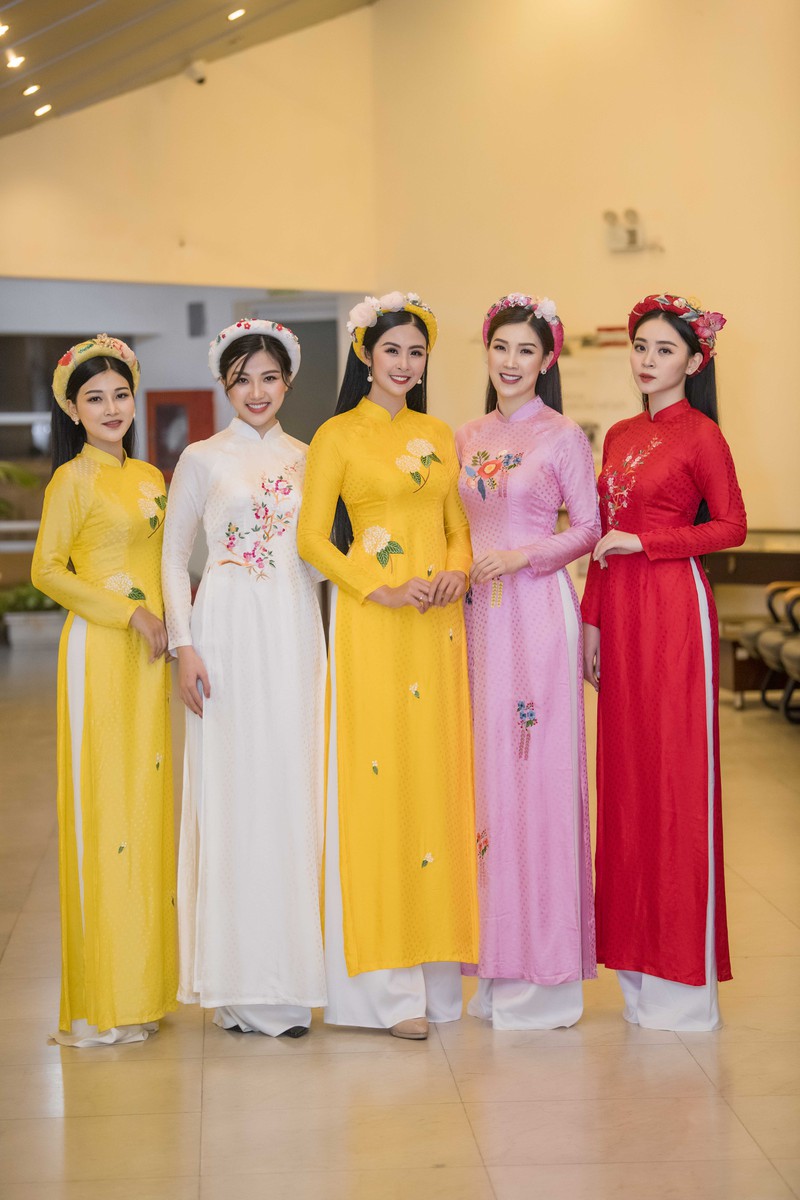 "tieu tam" luong thanh khoe dang diu dang trong bst ao dai ngoc han hinh 14