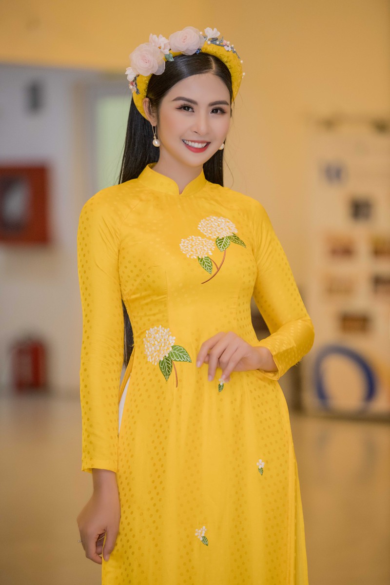 "tieu tam" luong thanh khoe dang diu dang trong bst ao dai ngoc han hinh 12