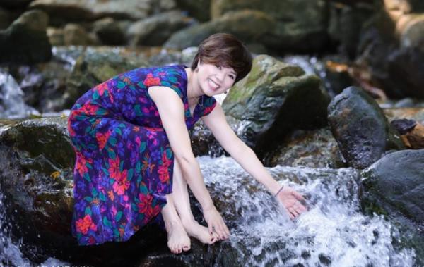 chi trung noi gi khi bi chi trich de ban gai cong khai chuyen ly hon? hinh 3