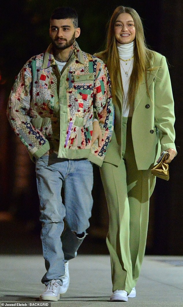 gigi hadid - zayn malik bat ngo tai hop, khoac tay tinh cam ra pho hinh 1