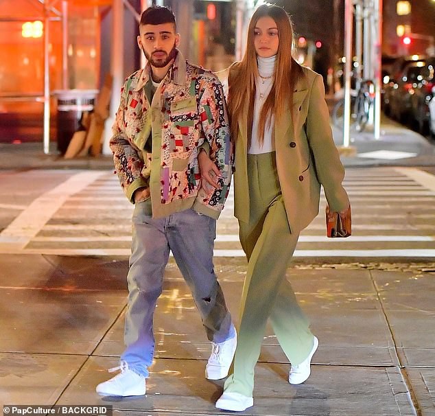 gigi hadid - zayn malik bat ngo tai hop, khoac tay tinh cam ra pho hinh 5