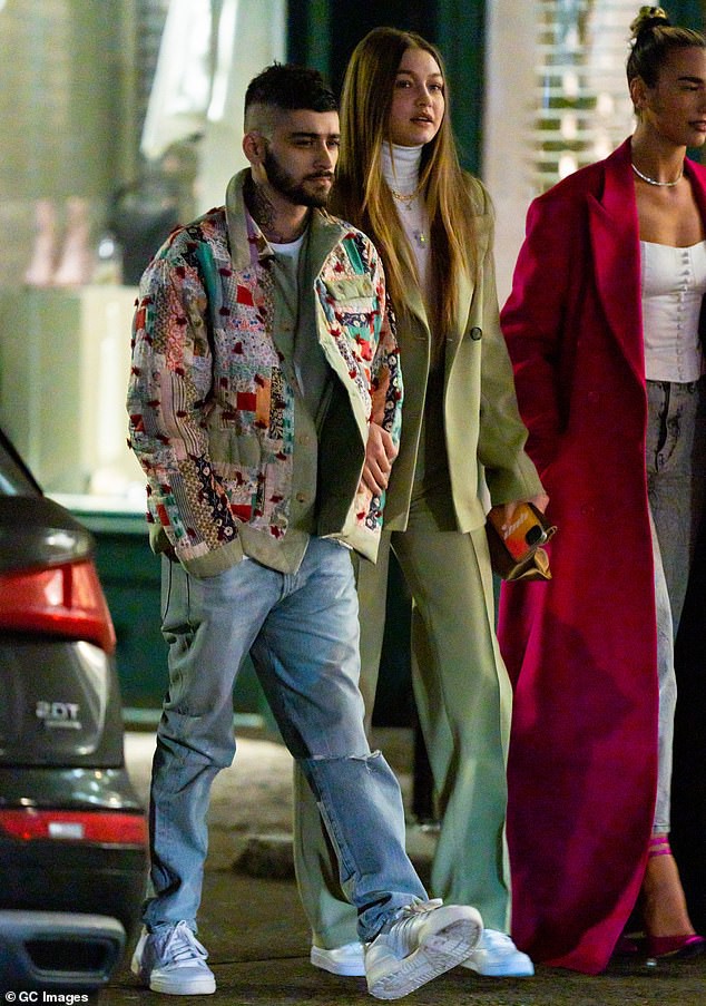 gigi hadid - zayn malik bat ngo tai hop, khoac tay tinh cam ra pho hinh 7