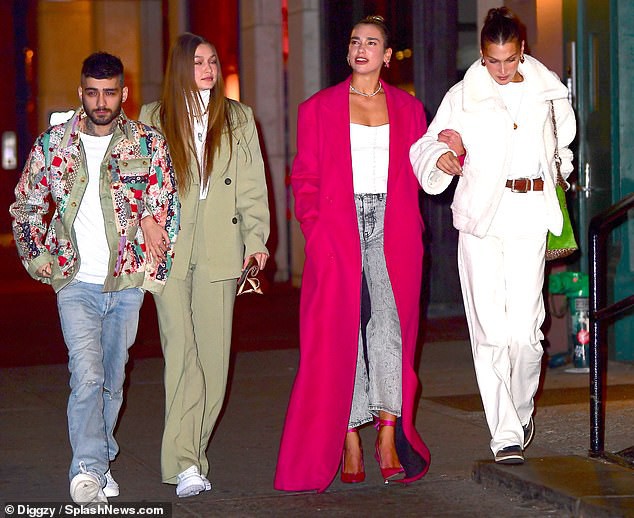 gigi hadid - zayn malik bat ngo tai hop, khoac tay tinh cam ra pho hinh 9