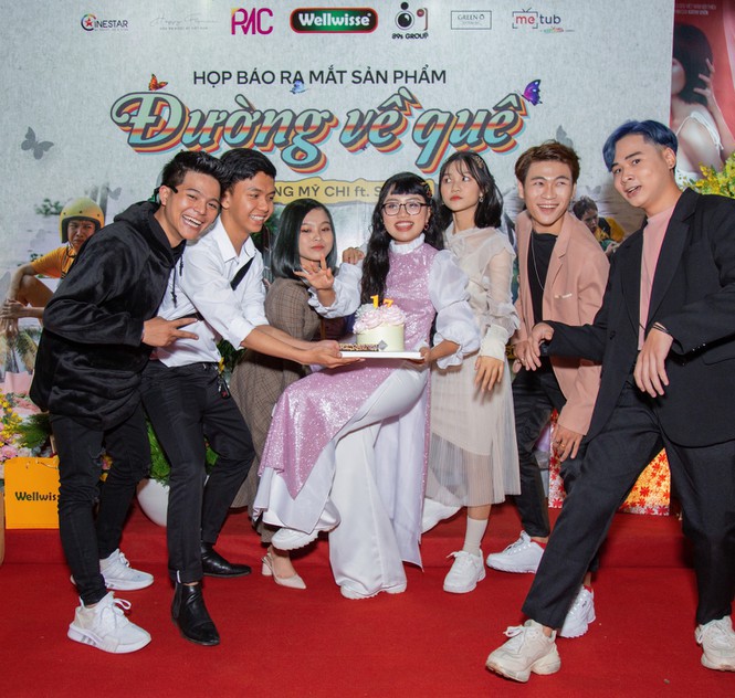 quang le chuc mung sinh nhat phuong my chi, dap tan tin don mau thuan hinh 1