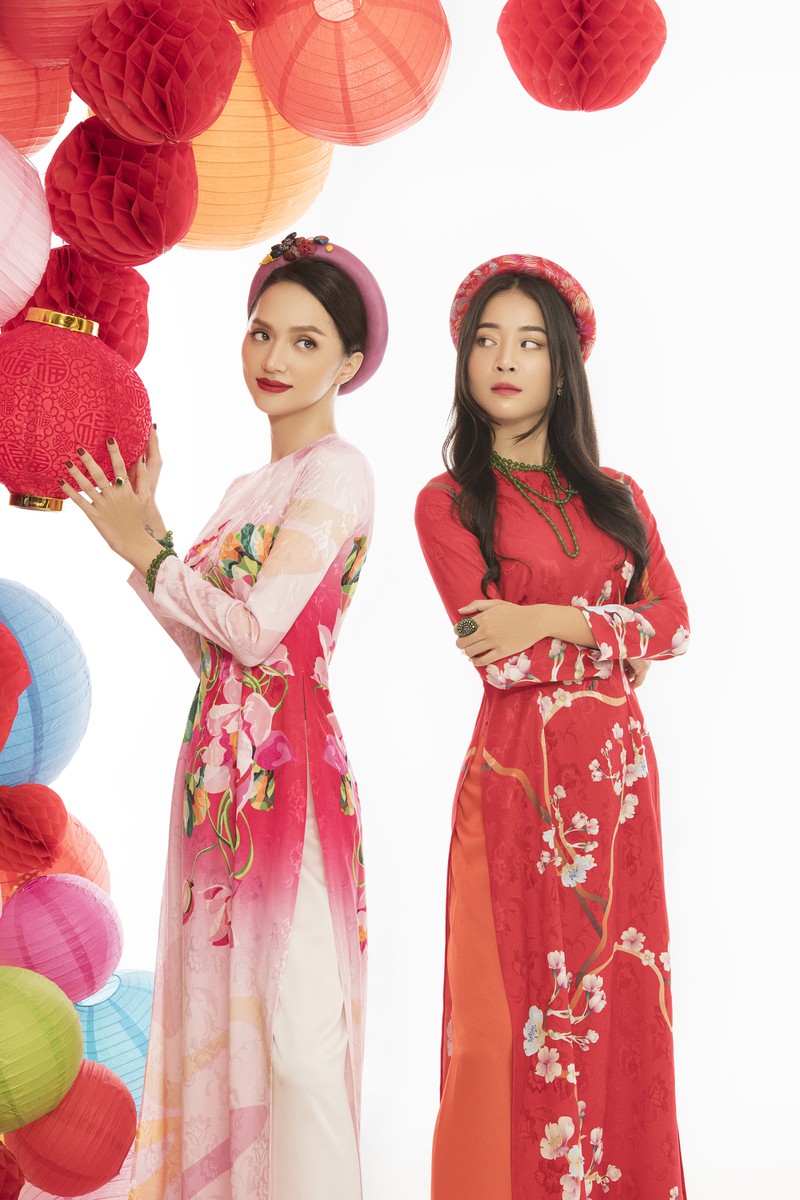 hoa hau huong giang chuc tet khan gia bang bo anh ao dai ruc ro hinh 11