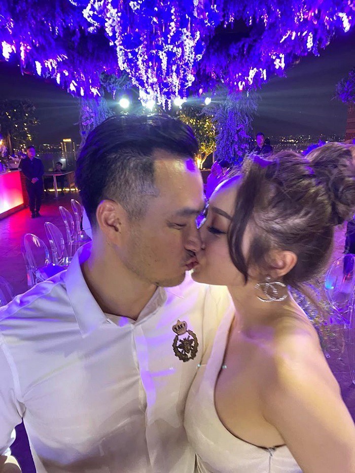 chuyen showbiz: vo chong khanh thi than tho vi het tien truoc ngay tet hinh 7