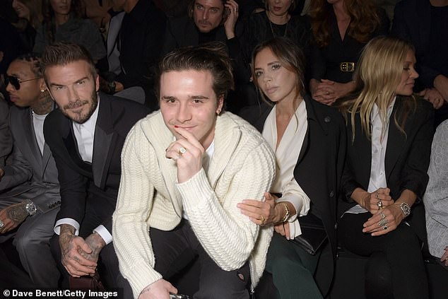 david beckham ngot ngao nam tay vo buoc qua dam dong tai su kien hinh 9
