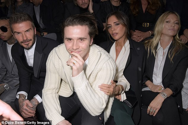 david beckham ngot ngao nam tay vo buoc qua dam dong tai su kien hinh 5