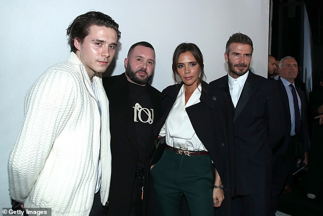 david beckham ngot ngao nam tay vo buoc qua dam dong tai su kien hinh 6