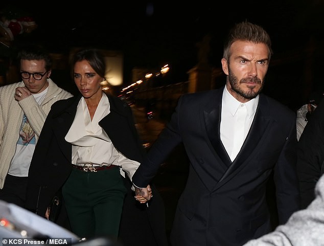 david beckham ngot ngao nam tay vo buoc qua dam dong tai su kien hinh 8