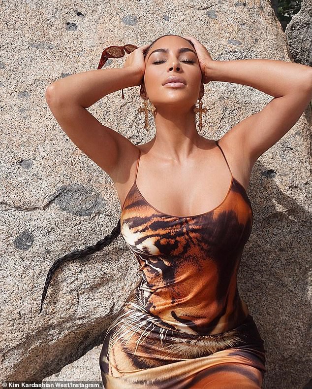 kim kardashian de mat moc di lam dep, khoe ve tre trung o tuoi u40 hinh 5