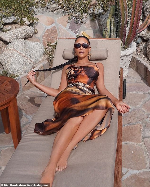 kim kardashian de mat moc di lam dep, khoe ve tre trung o tuoi u40 hinh 6