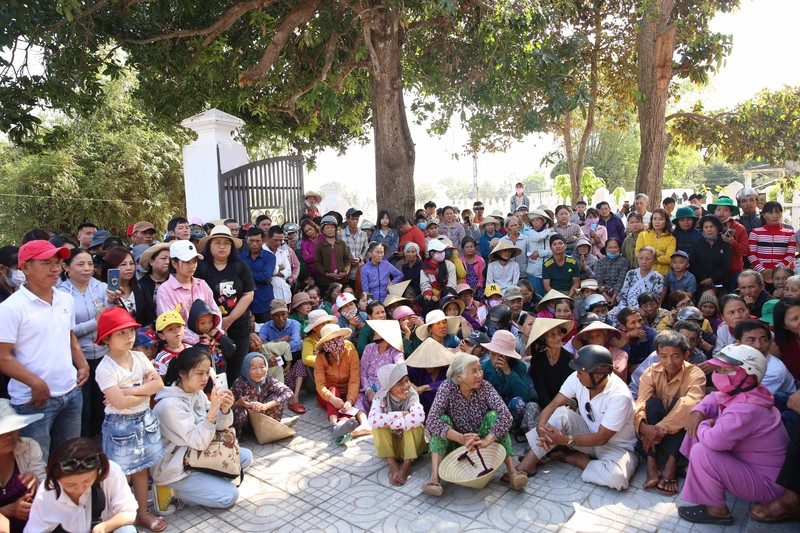 sau chuyen tu thien, my tam quay quan nau banh ben gia dinh hinh 1