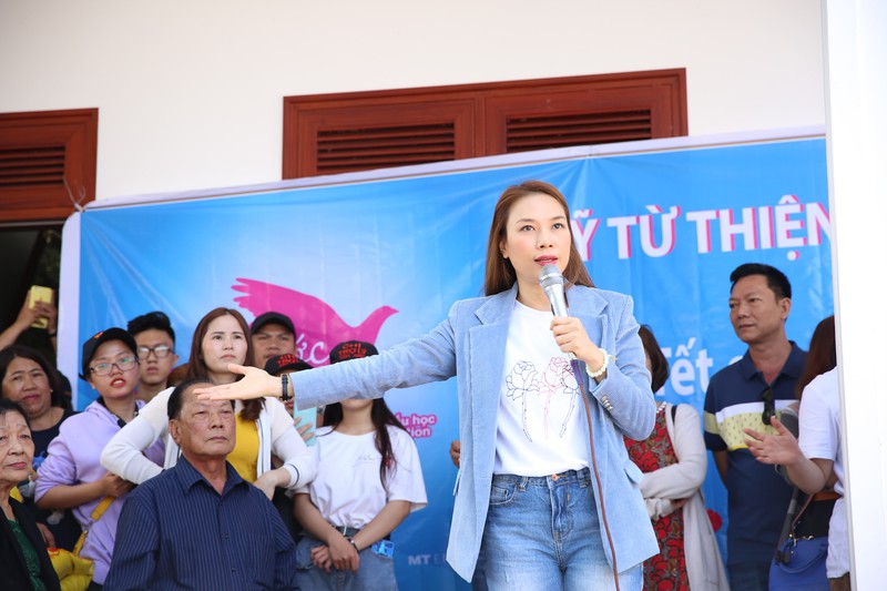 sau chuyen tu thien, my tam quay quan nau banh ben gia dinh hinh 2
