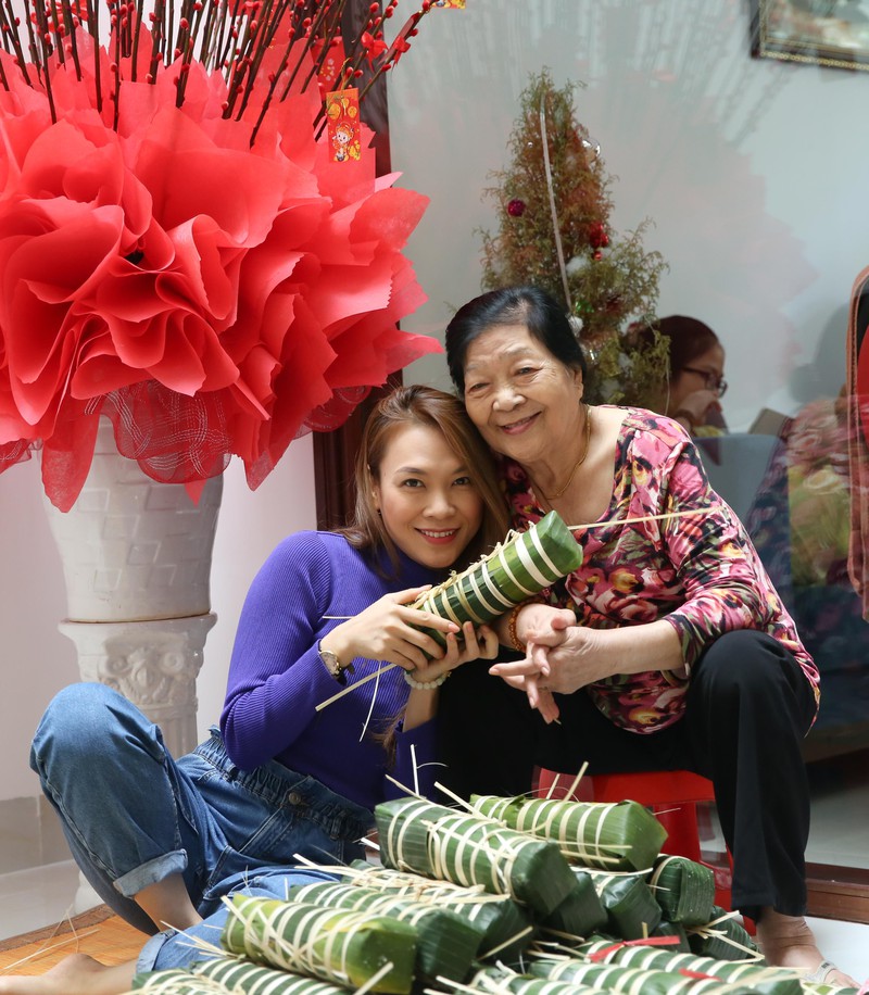 sau chuyen tu thien, my tam quay quan nau banh ben gia dinh hinh 7