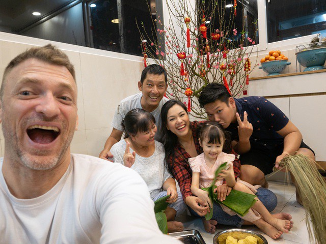 phuong vy idol huong dan chong tay "nghien tet viet" goi banh chung hinh 5