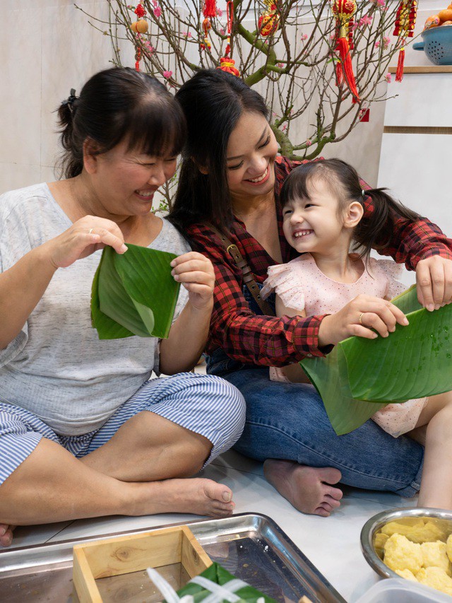 phuong vy idol huong dan chong tay "nghien tet viet" goi banh chung hinh 6