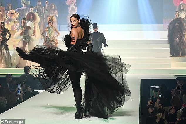 sieu mau irina shayk khoe dang manh mai, cuon hut voi dam xuyen thau hinh 8