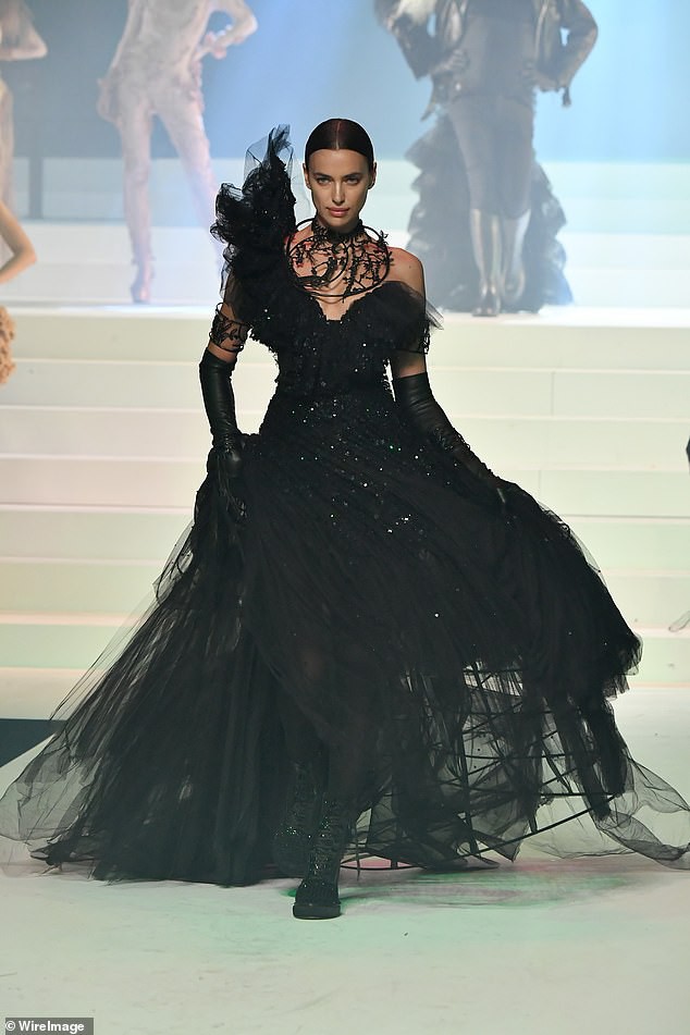 sieu mau irina shayk khoe dang manh mai, cuon hut voi dam xuyen thau hinh 9