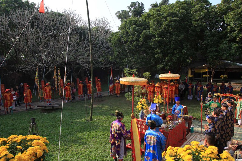 le ha neu va khai an tan nien tang chu dau xuan o dai noi hue hinh 4