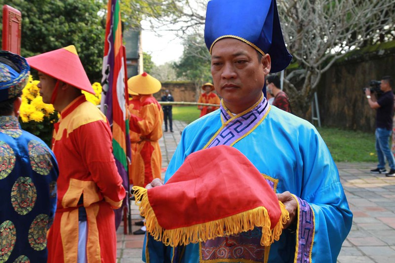 le ha neu va khai an tan nien tang chu dau xuan o dai noi hue hinh 7
