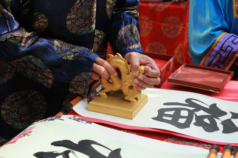 le ha neu va khai an tan nien tang chu dau xuan o dai noi hue hinh 8