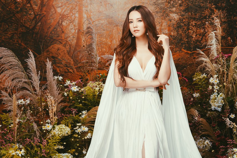 a hau thuy van dien dam goi cam, khoe vong mot lap lo dip dau nam  hinh 11