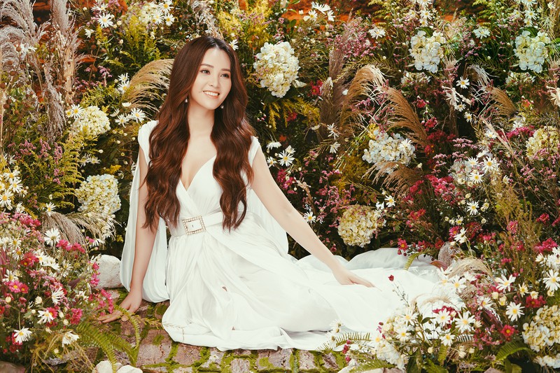 a hau thuy van dien dam goi cam, khoe vong mot lap lo dip dau nam  hinh 1