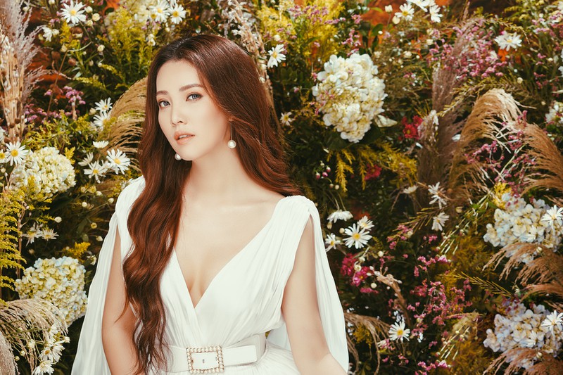 a hau thuy van dien dam goi cam, khoe vong mot lap lo dip dau nam  hinh 3